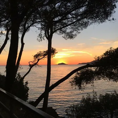 Tregia Villa *